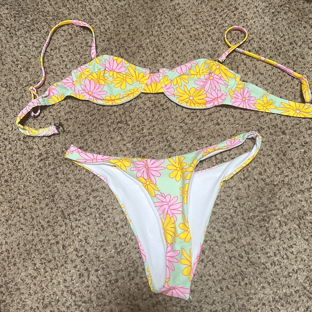 ✨5 for $20✨Flower bikini